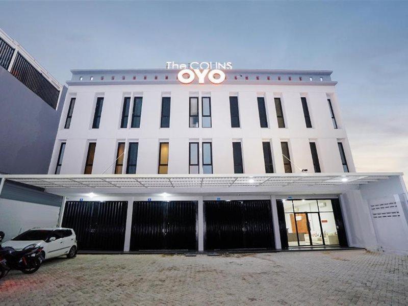 Super Oyo Capital O 449 The Colins Hotel Keputih Ngoại thất bức ảnh
