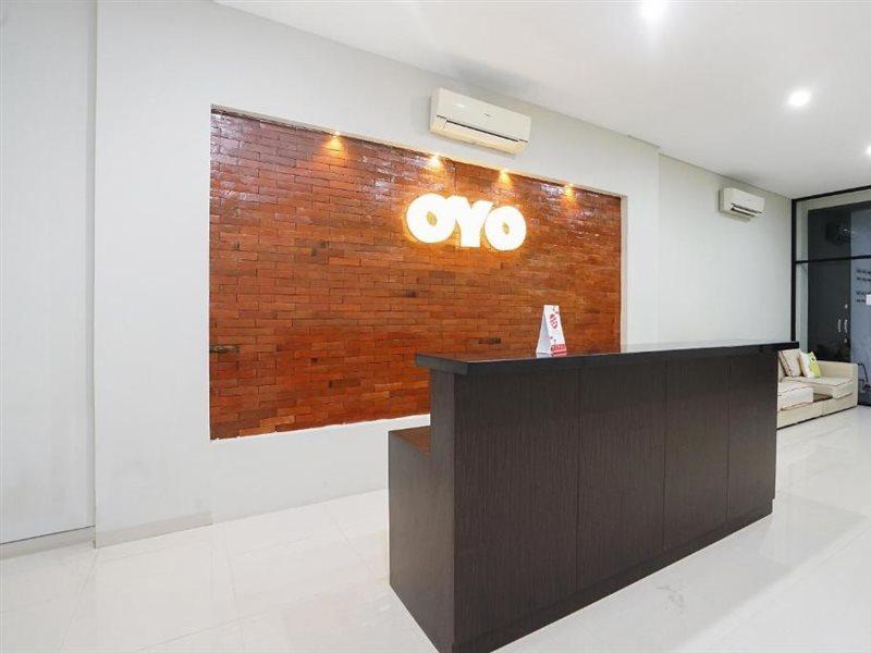 Super Oyo Capital O 449 The Colins Hotel Keputih Ngoại thất bức ảnh