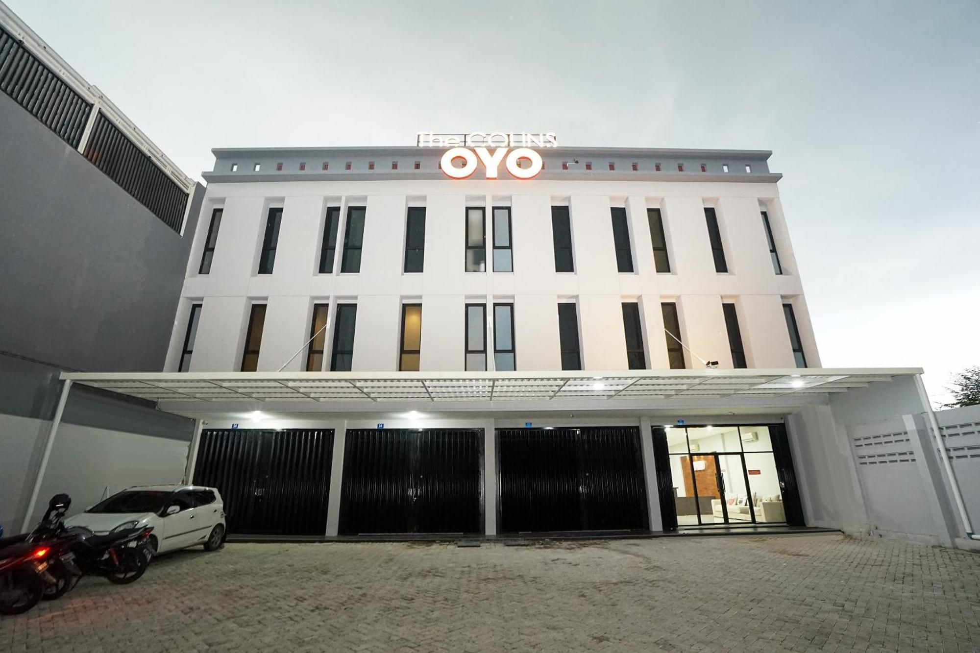 Super Oyo Capital O 449 The Colins Hotel Keputih Ngoại thất bức ảnh