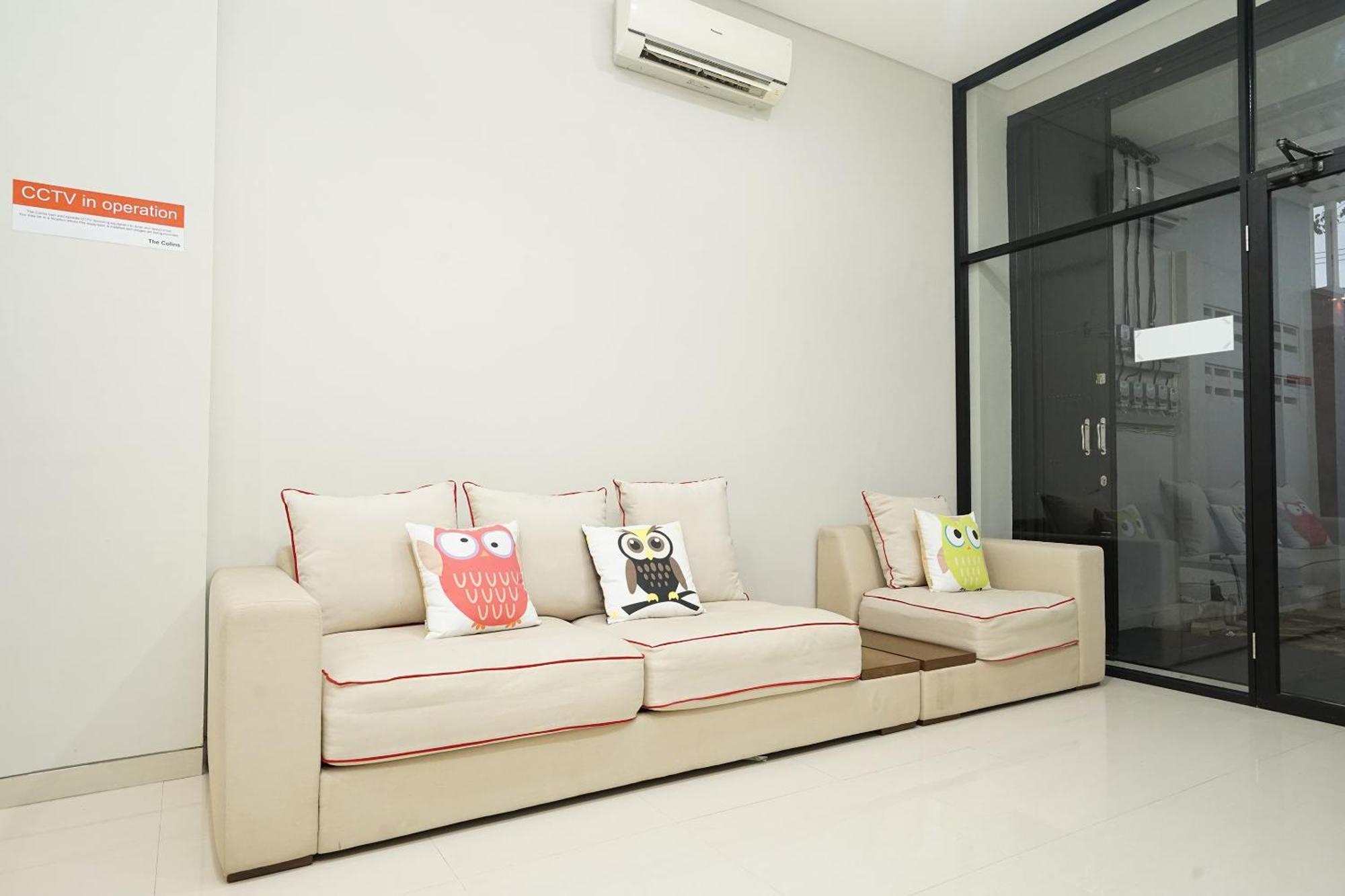 Super Oyo Capital O 449 The Colins Hotel Keputih Ngoại thất bức ảnh